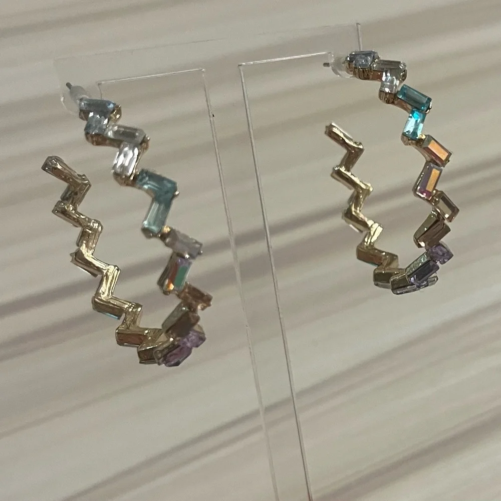 🛍️Beautiful Multi Color Gold Tone Hoop Earrings